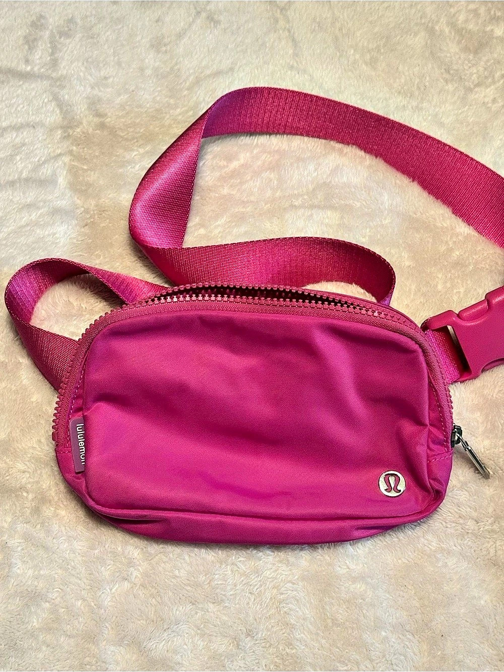lululemon Everywhere Belt Bag 1L Crossbody in Pink